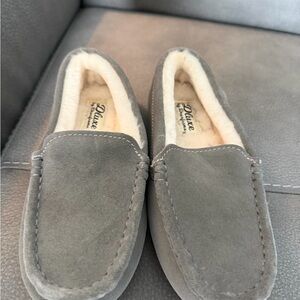 d’Luxe by Dearfoams Kids Gray Suede Slippers